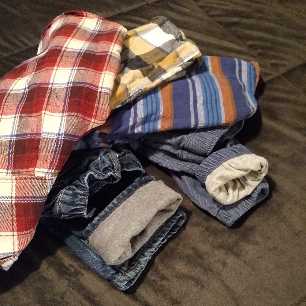 Boys OshKosh bundle (3 ls tops/2 pants)